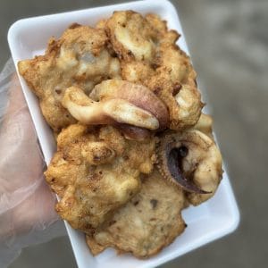 Cận cảnh miếng chả mực chiên vụn râu Nha Trang