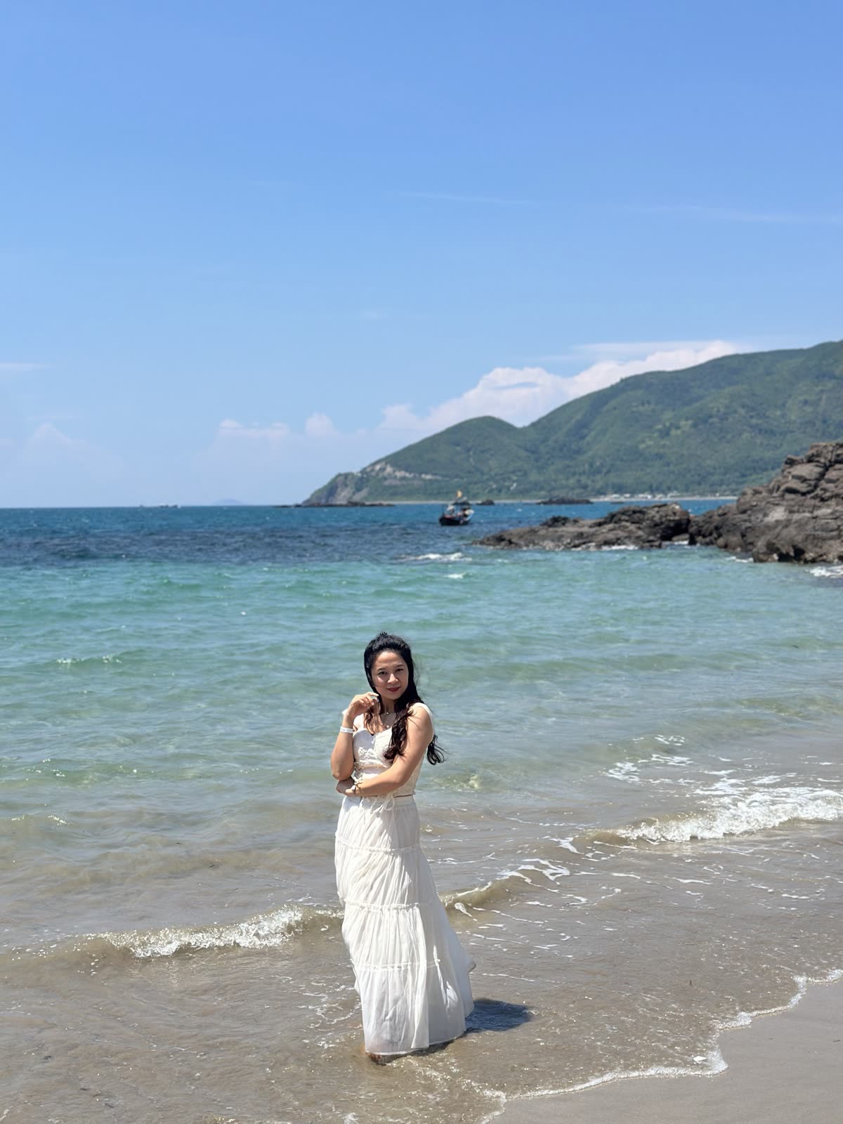 Biển Nha Trang tháng 10, nước trong, vắng khách