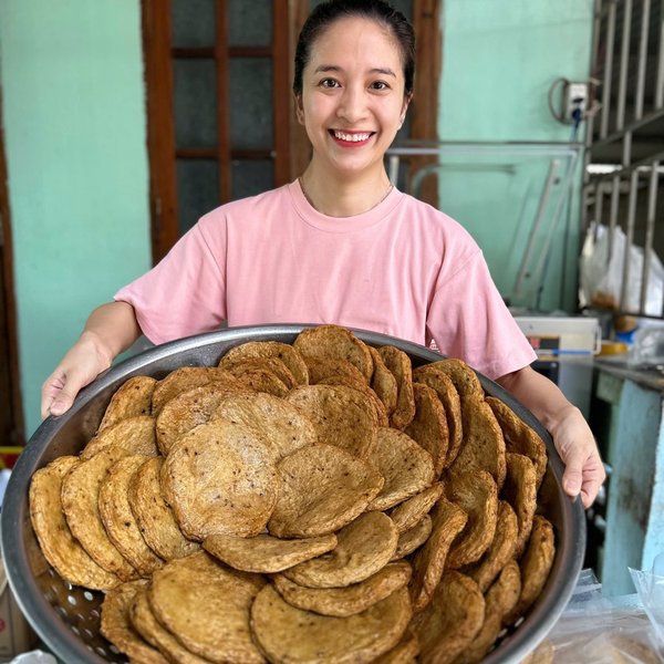 Trang chủ 62 Chủ Xóm Biển bưng mâm chả cá nhà làm tại xưởng