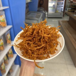 MỰC CÁN XÉ SỢI 11 Đĩa mực cán xé sợi tại cửa hàng Xóm Biển Nha Trang