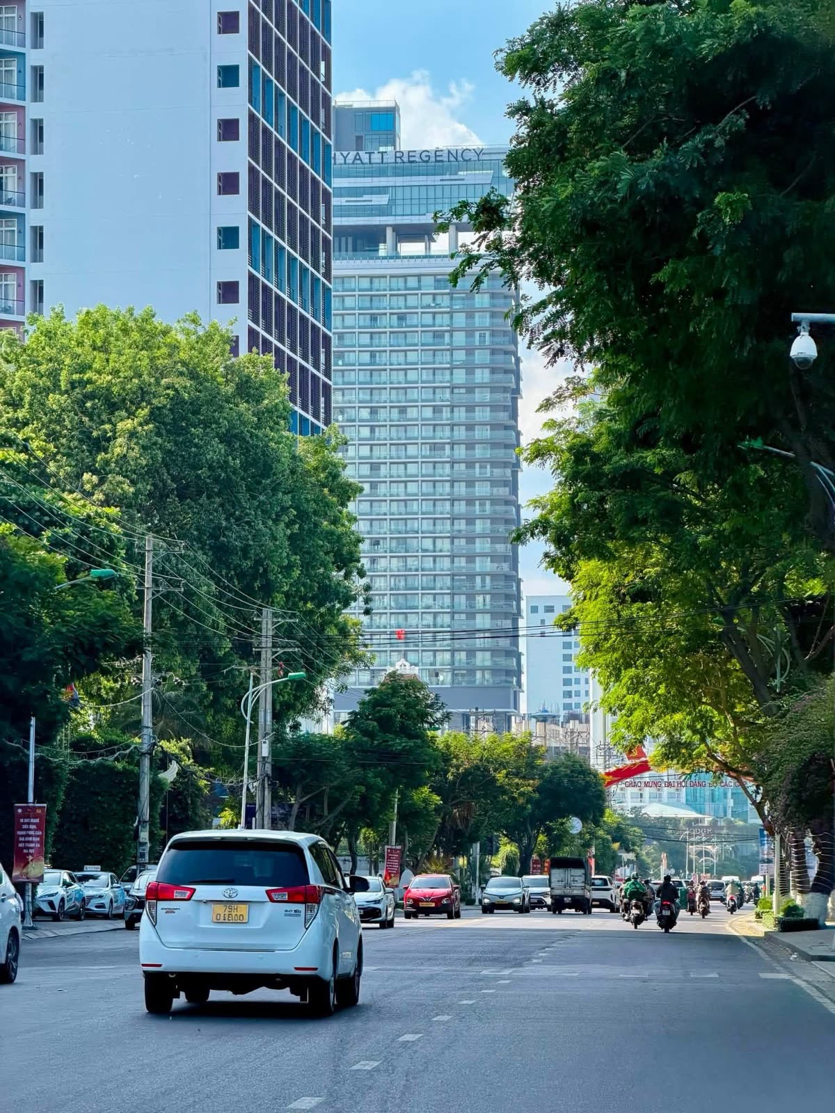 Chợ Đầm Nha Trang Mua Gì? Kinh Nghiệm Đi Chợ Cho Khách Du Lịch 9 pho-nha-trang-nhin-ra-bien