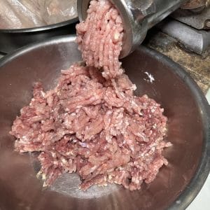Chả Bắc 5 Quết thịt heo làm giò sống và chả lụa